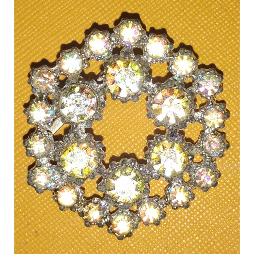 1950s–60s Vintage Aurora Borealis Rhinestone Wreath Brooch - Picture 2 of 3